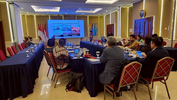 宜芳副教授於會議中向與會人員簡介本校磨課師課程之發展現況與特色圖片